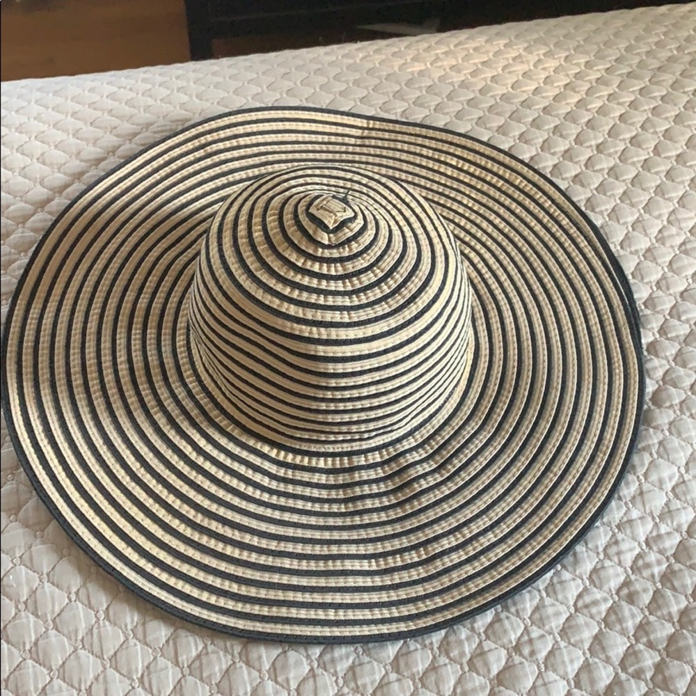 Black, tan and metallic floppy hat